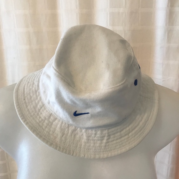 white nike bucket hat with string